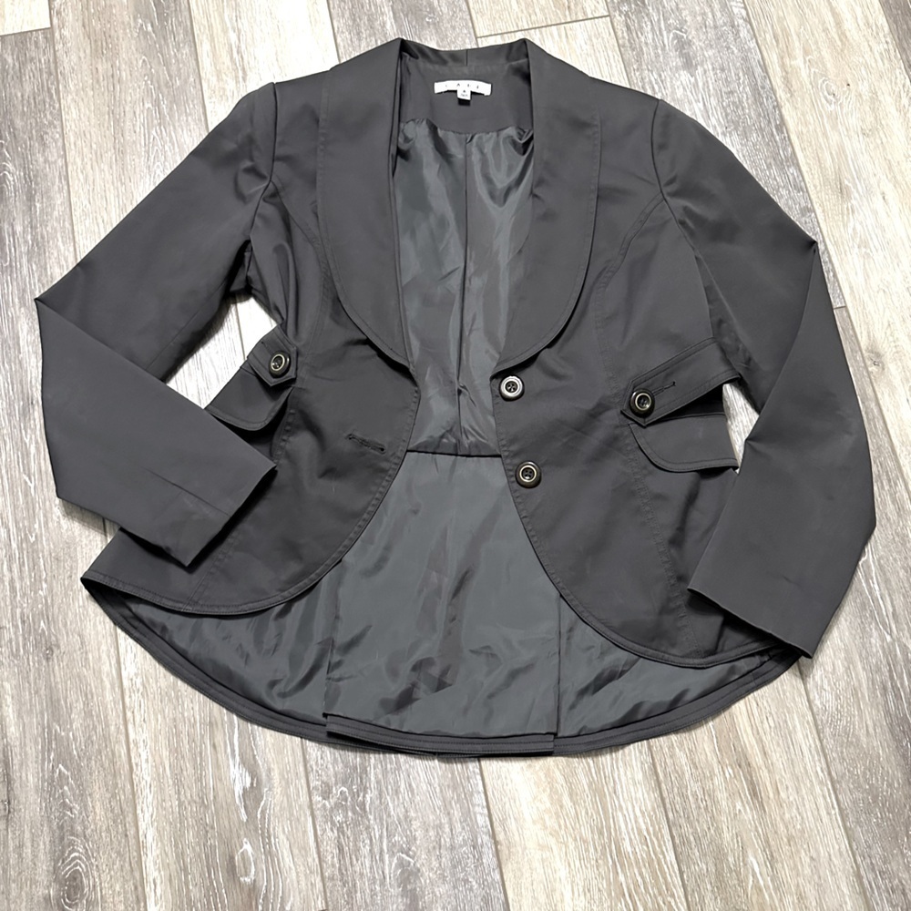 🛍️Cabi  Gray color high-low belt-back 2 button lining jacket/Blazer  size 8